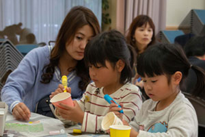 図書館で工作会