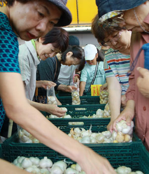 水巻のでかにんにく収穫感謝祭