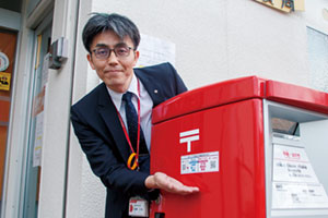 郵便ポストにQRコード取付