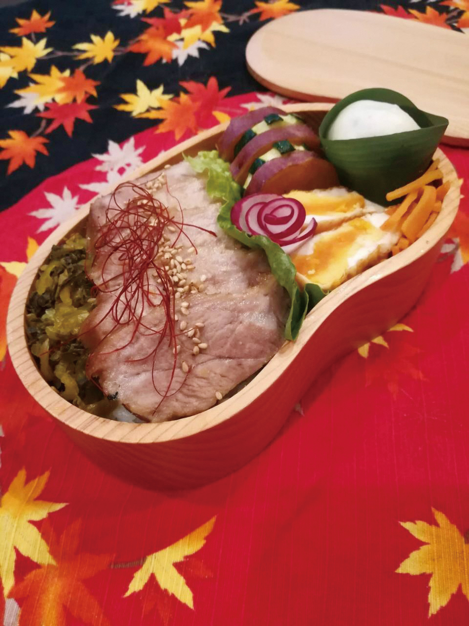 のっけ弁当（和菓子付き）の写真