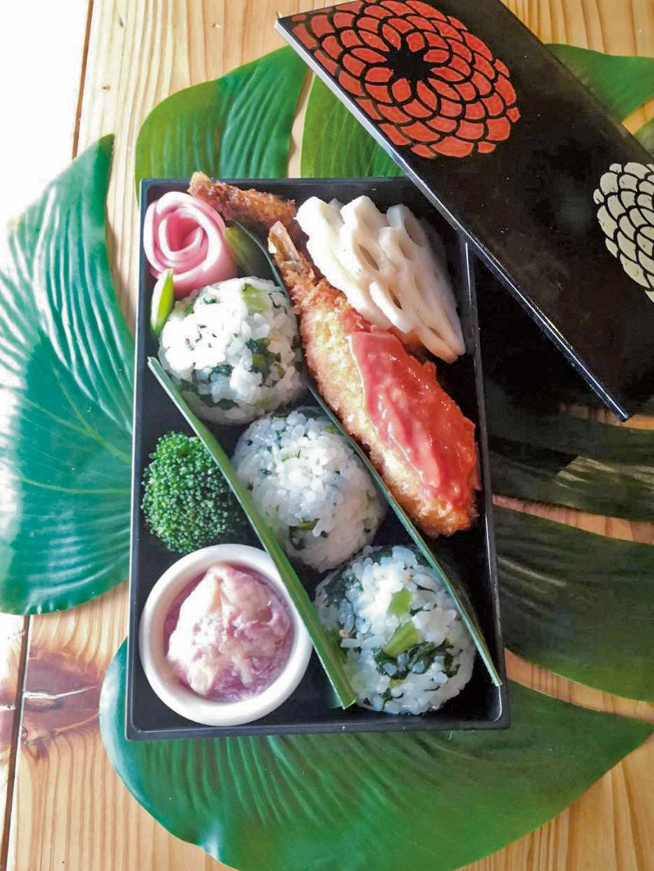 エビフライ弁当の写真