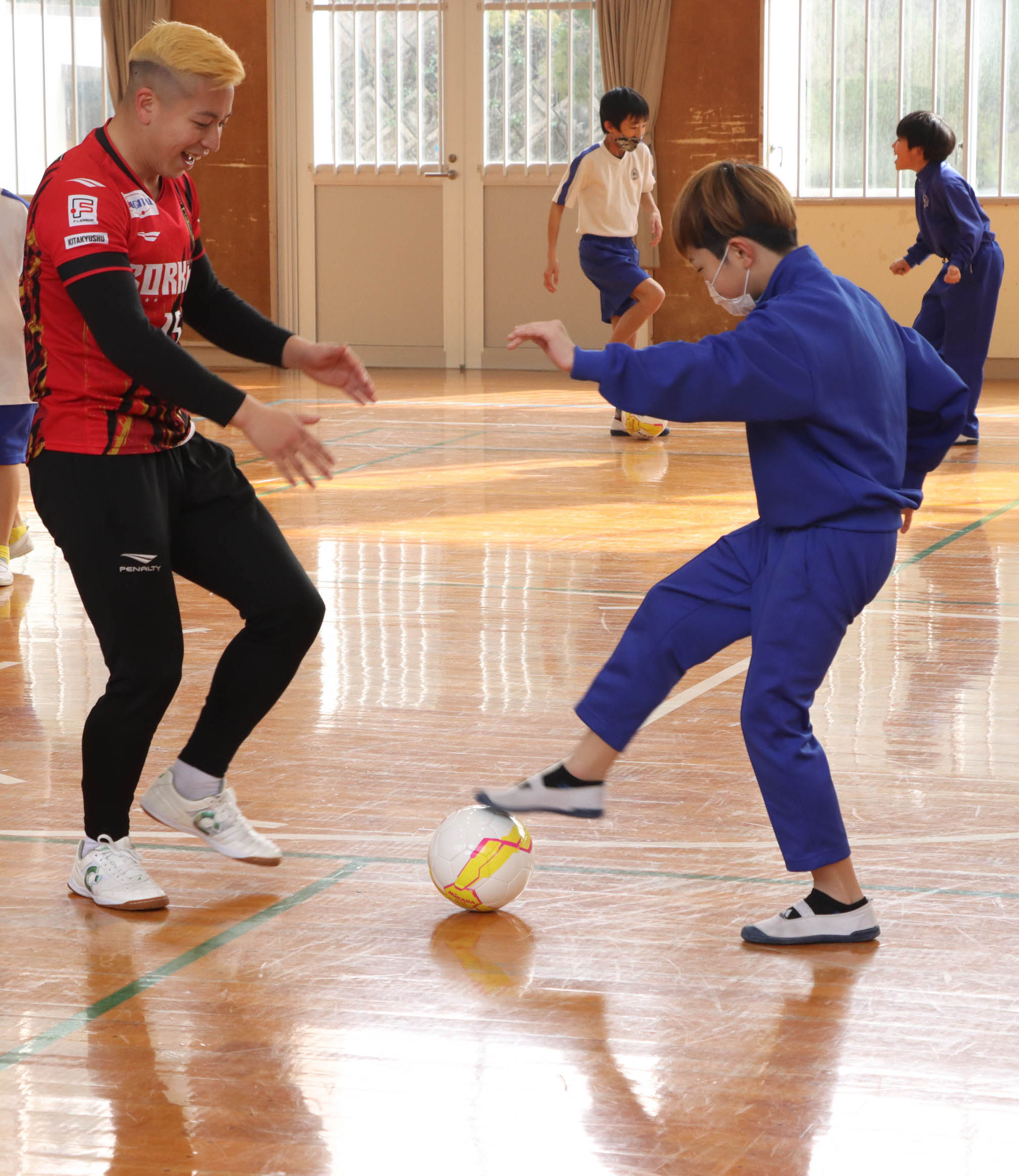 上達のコツは、足の裏の使い方 えぶり小学校フットサル教室