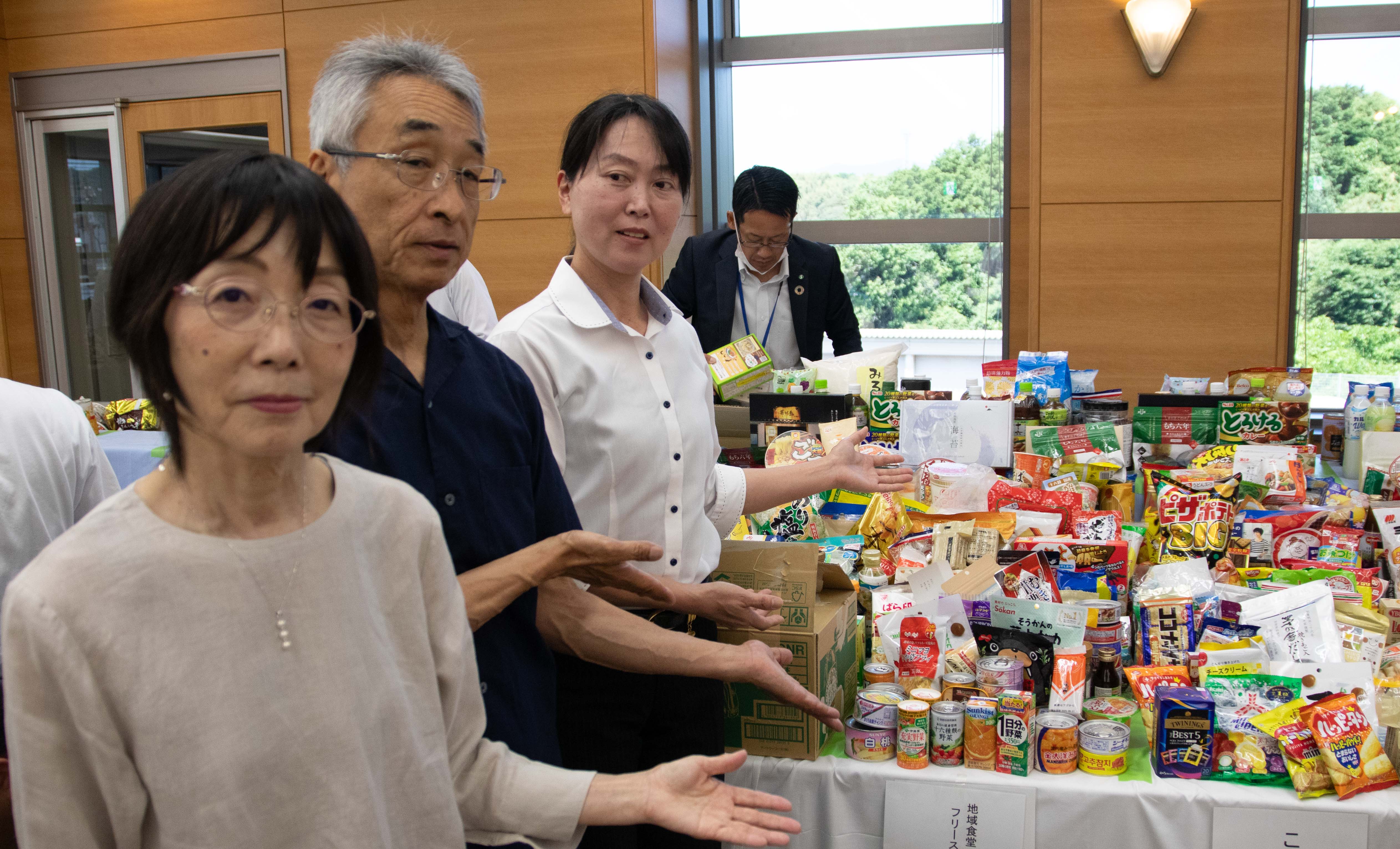 子ども食堂への寄贈式