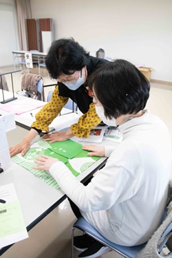 法被づくりの様子