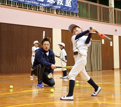 スイング指導の様子