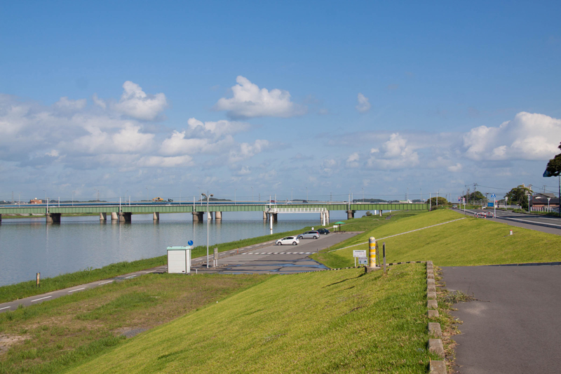 立屋敷河川敷風景 水巻町